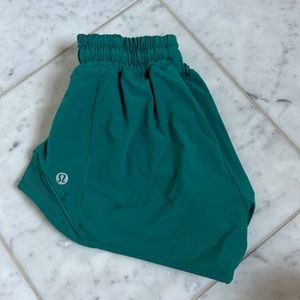 Size 0 Low rise Teal Lagoon Lululemon hotty hots 2.5 inseam